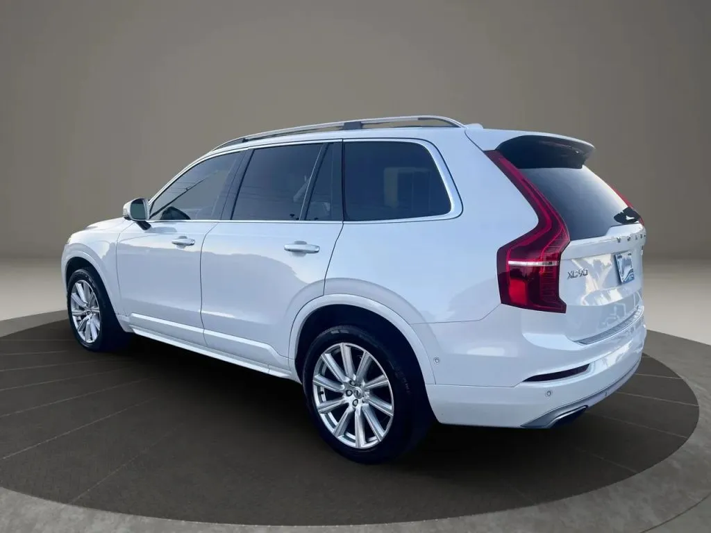 2017 Volvo XC90 T5 Momentum Sport photo 3