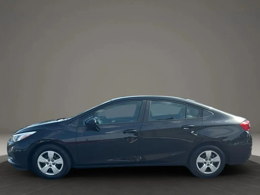 2016 Chevrolet Cruze LS photo 3