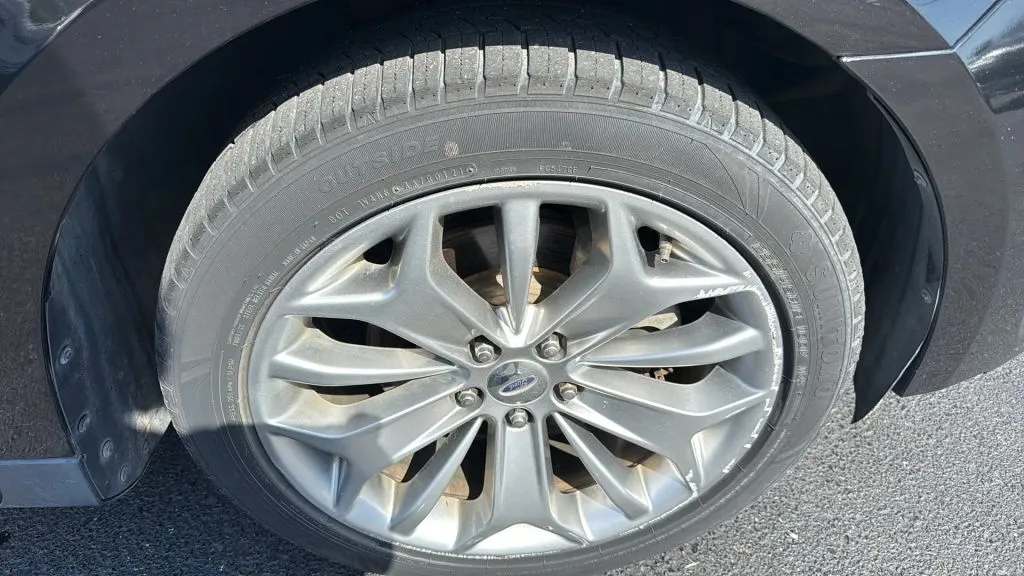 2013 Ford Taurus Limited photo 2