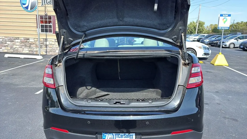 2013 Ford Taurus Limited photo 4