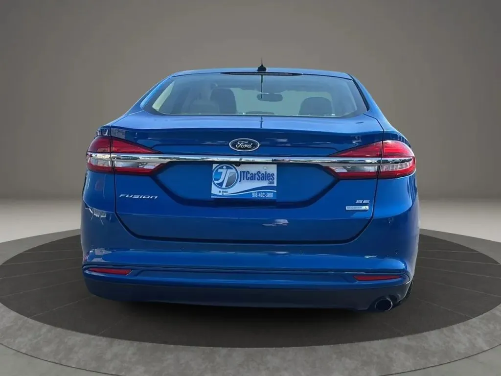 2017 Ford Fusion SE photo 4