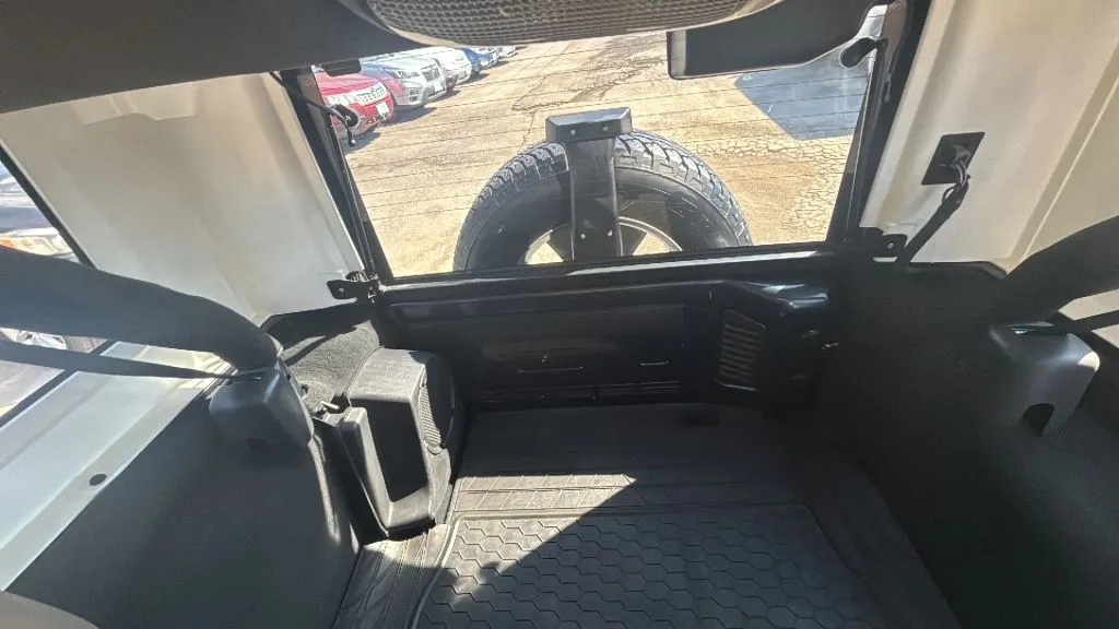 2007 Jeep Wrangler Unlimited Sahara Sport photo 3