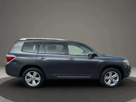 Photos of 2008 Toyota Highlander Limited Sport Utility 4D for sale in Broken Arrow, OK at JT Wholesale Auto, Inc.