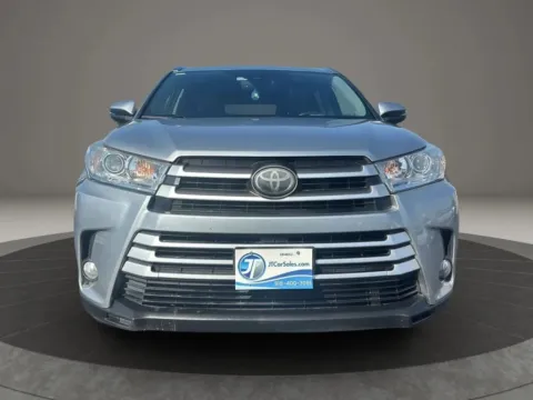 More photos of 2017 Toyota Highlander XLE Sport Utility 4D at JT Wholesale Auto, Inc., OK