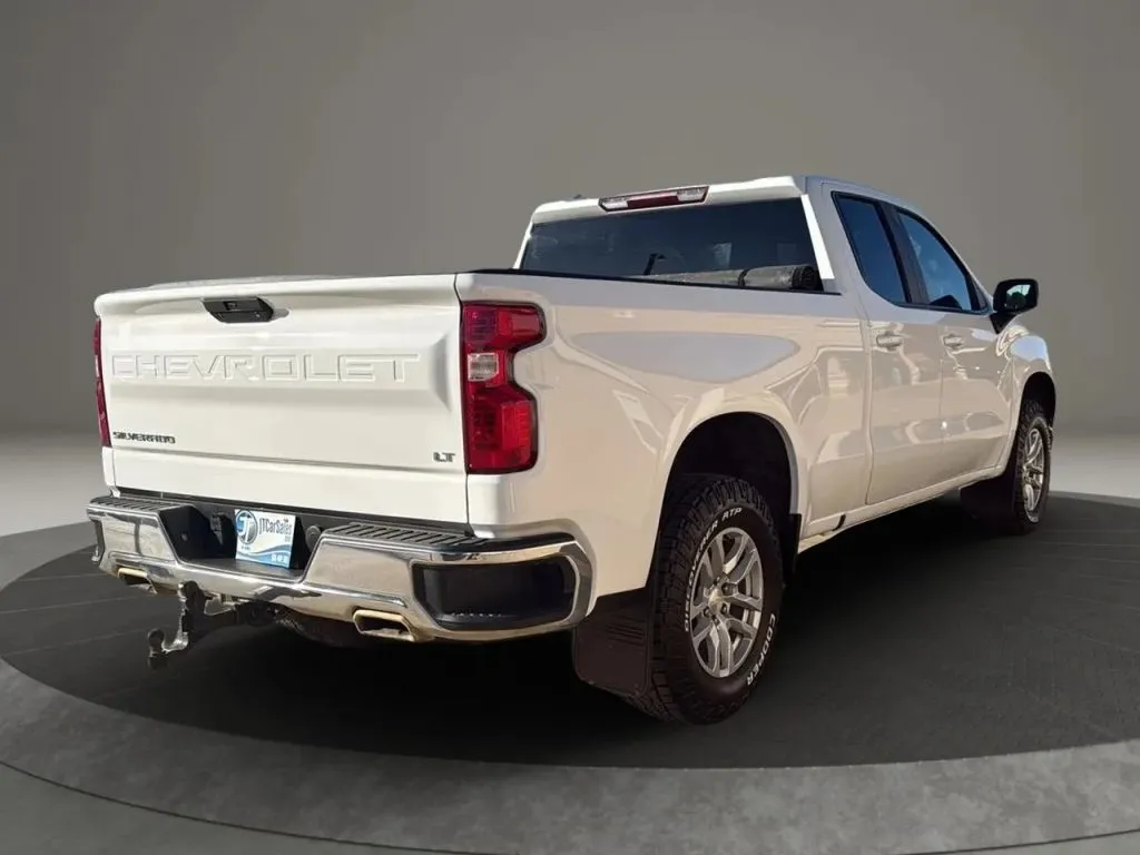 2019 Chevrolet Silverado 1500 LT photo 3