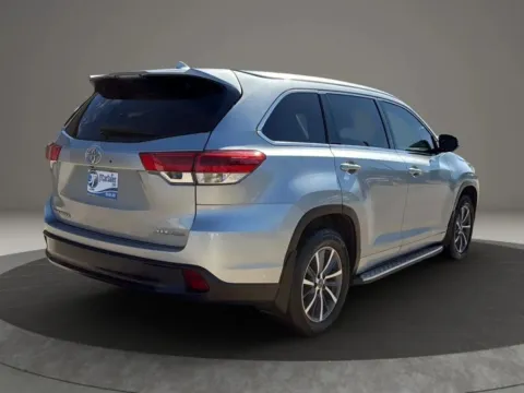 More photos of 2017 Toyota Highlander XLE Sport Utility 4D at JT Wholesale Auto, Inc., OK