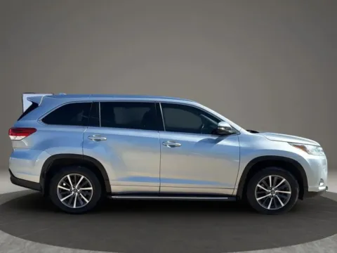 Another view of 2017 Toyota Highlander XLE Sport Utility 4D for sale in Broken Arrow, OK at JT Wholesale Auto, Inc.