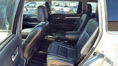 More photos of 2017 Toyota Highlander XLE Sport Utility 4D at JT Wholesale Auto, Inc., OK