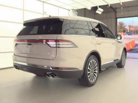 Photos of 2022 Lincoln Aviator Reserve LUXURY PKG,NAV,CAM,PANO,CLMT STS,3RD ROW for sale in Irving, TX at Autos of Dallas - Irving