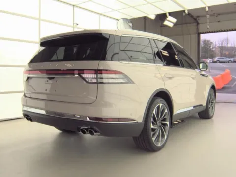 Photos of 2022 Lincoln Aviator Reserve NAV,CAM,PANO,4-CLMT STS,HEADS UP,3RD ROW for sale in Irving, TX at Autos of Dallas - Irving