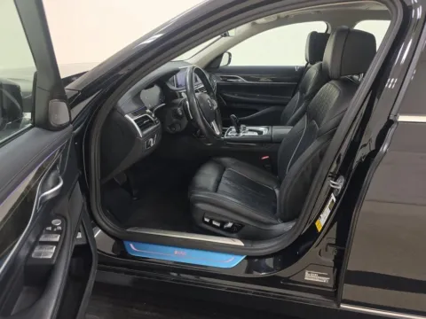 More photos of 2022 BMW 7 Series 740i NAV,CAM,PANO,HTD STS,BLIND SPOT,20" WLS at Autos of Dallas - Irving, TX