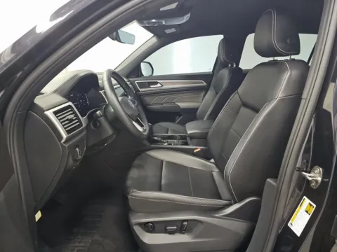 More photos of 2023 Volkswagen Atlas Cross Sport 3.6L V6 SE w/Technology CAM,PANO,HTD STS,BLND SPOT at Autos of Dallas - Irving, TX