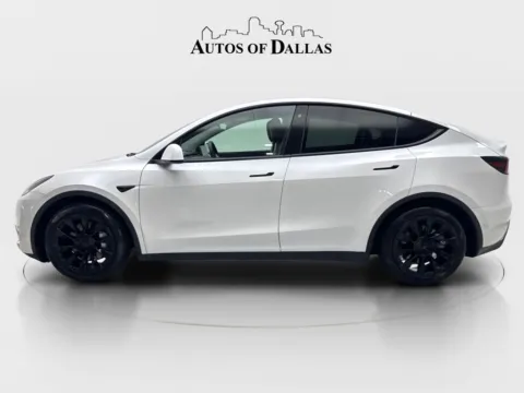 More photos of 2021 Tesla Model Y Long Range at Autos of Dallas - Irving, TX