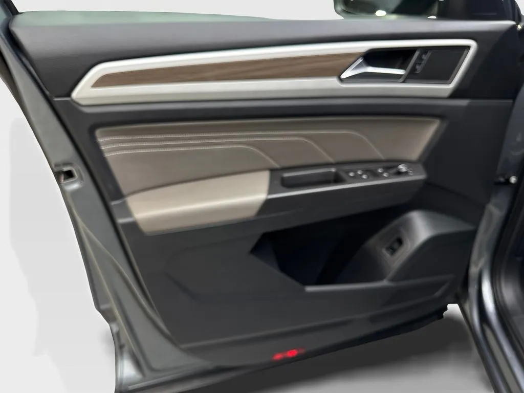 2023 Volkswagen Atlas SEL - Photo 32