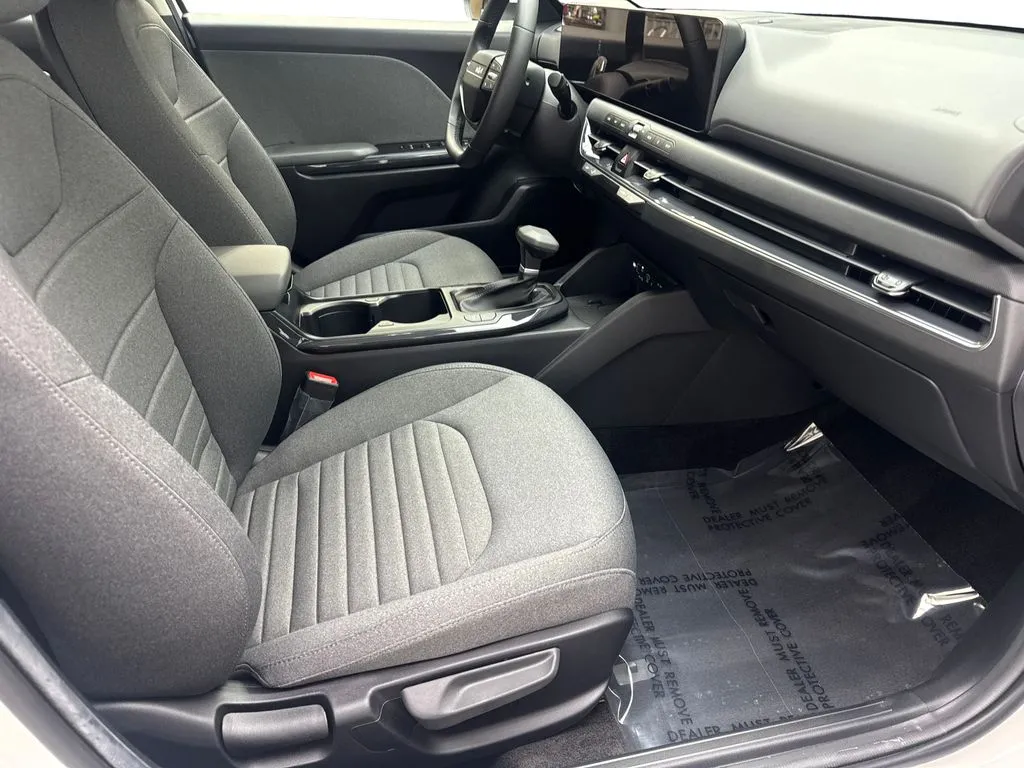 2025 Kia K4 EX - Photo 44