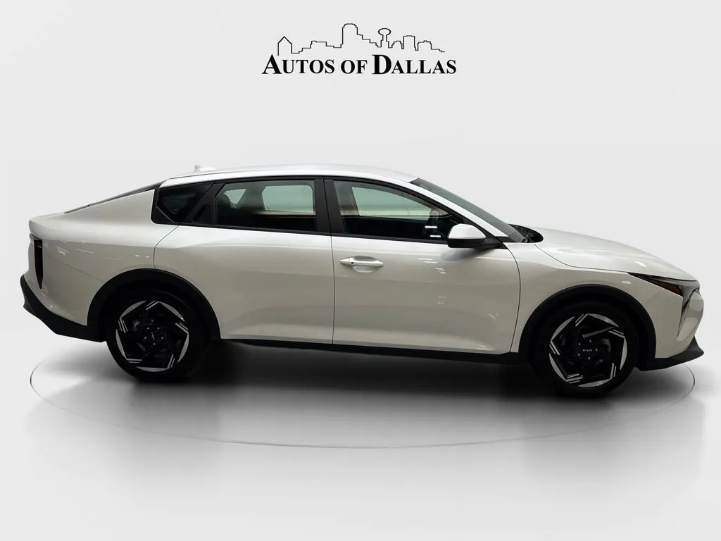 2025 Kia K4 EX - Photo 10