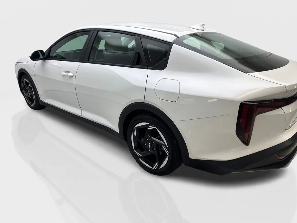 2025 Kia K4 EX - Photo 18