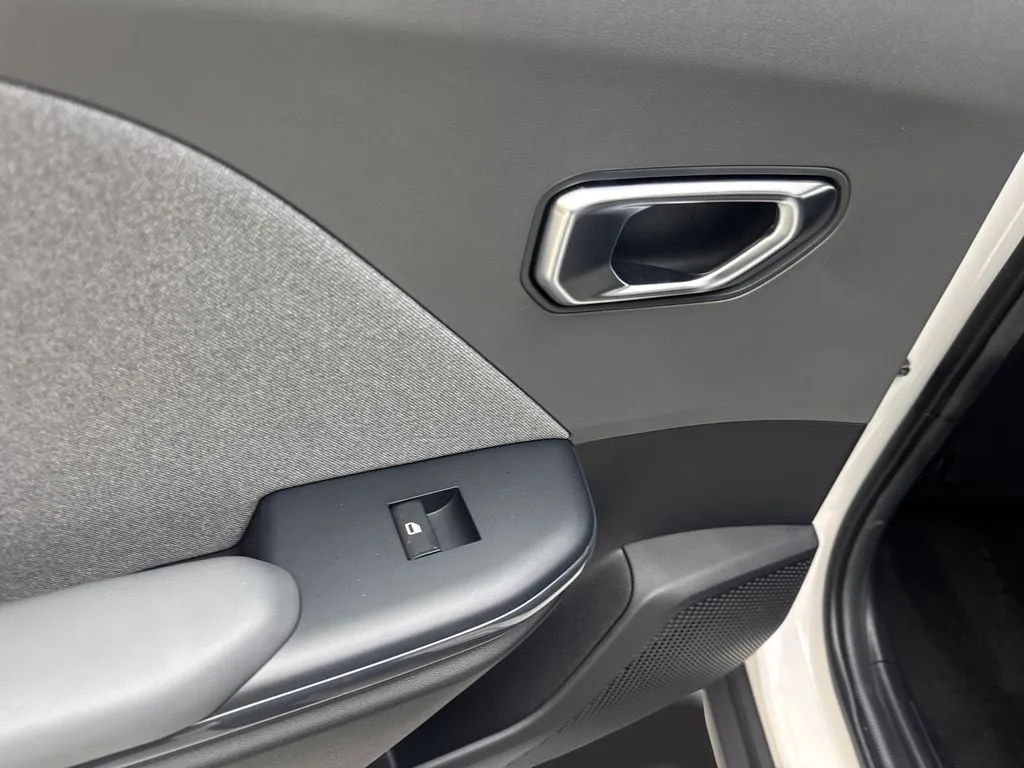 2025 Kia K4 EX - Photo 38