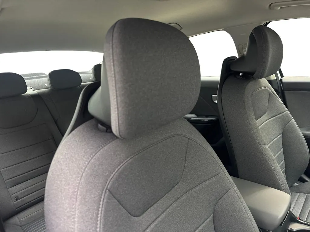 2025 Kia K4 EX - Photo 45