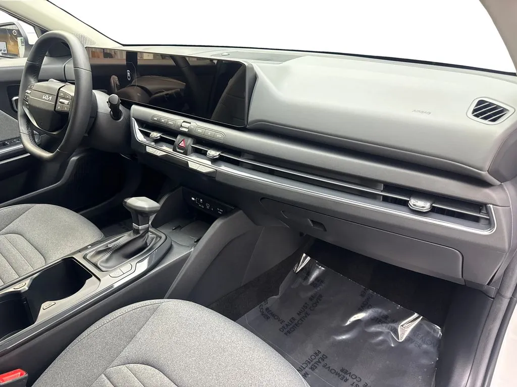 2025 Kia K4 EX - Photo 52