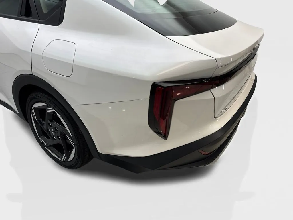 2025 Kia K4 EX - Photo 17
