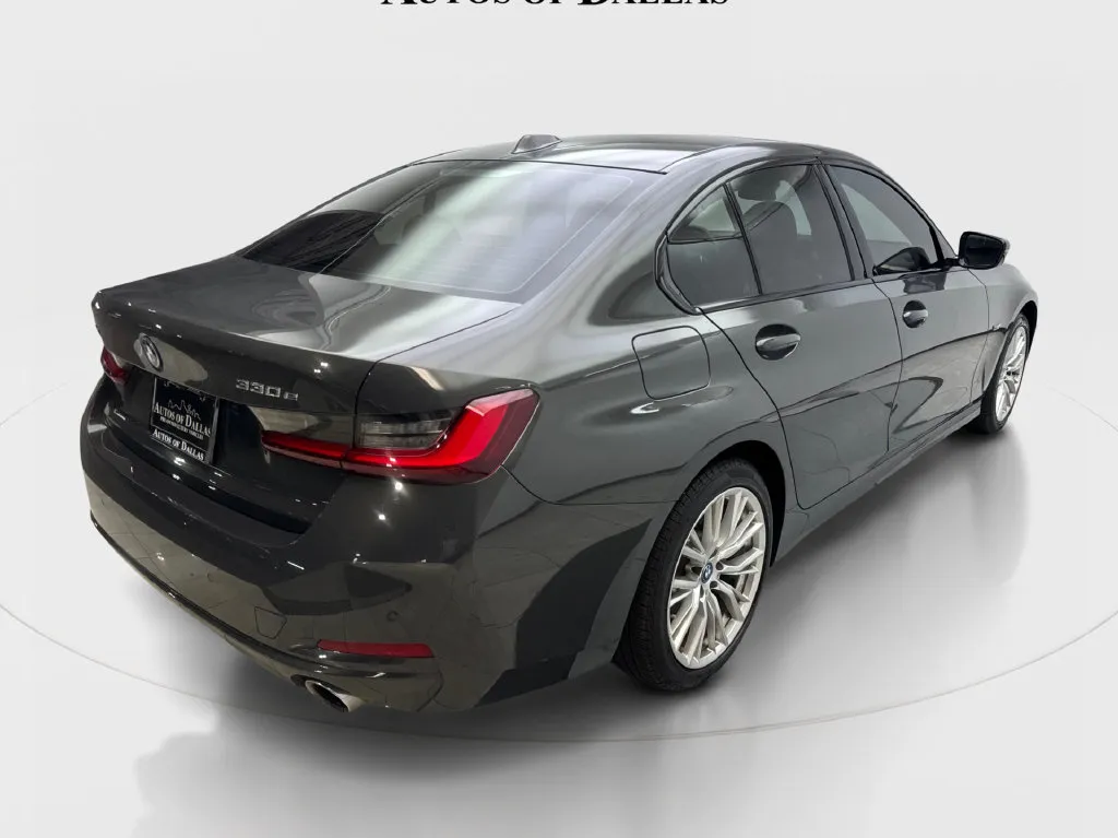 BMW 3 Series photo 7
