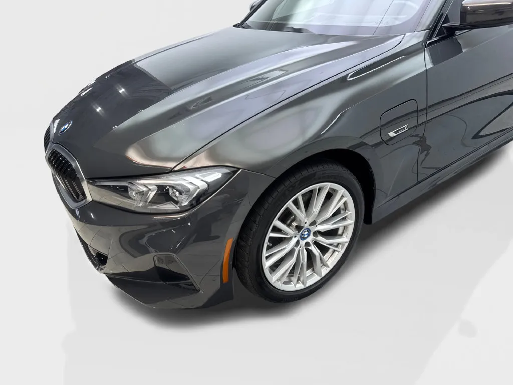 BMW 3 Series photo 20