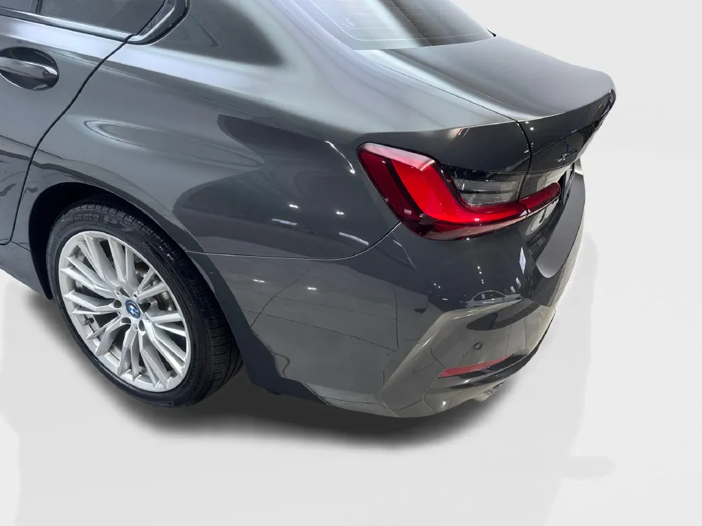 BMW 3 Series photo 19