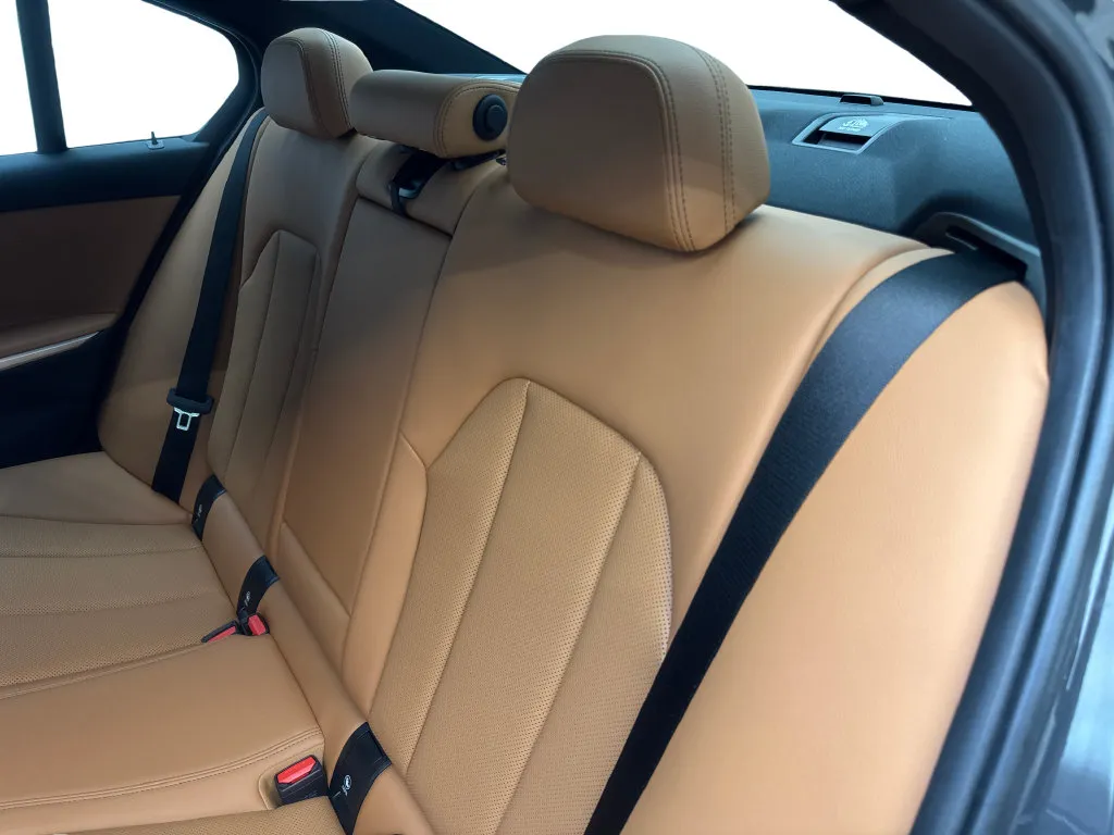BMW 3 Series photo 37