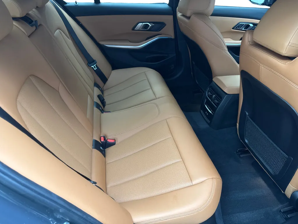BMW 3 Series photo 42