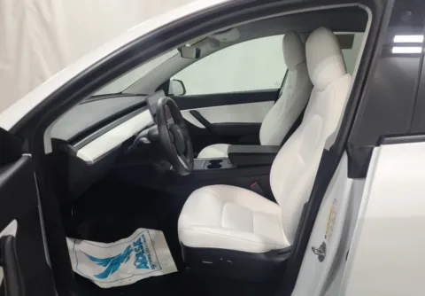 More photos of 2021 Tesla Model Y Long Range at Autos of Dallas - Irving, TX
