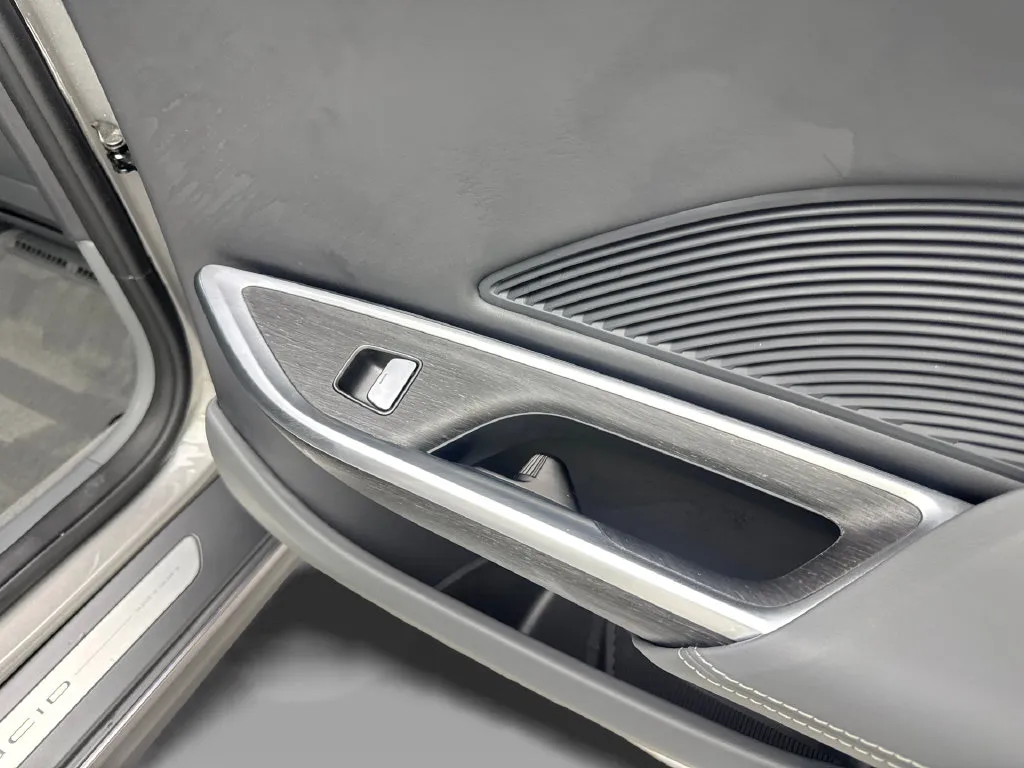 Lucid Air photo 44