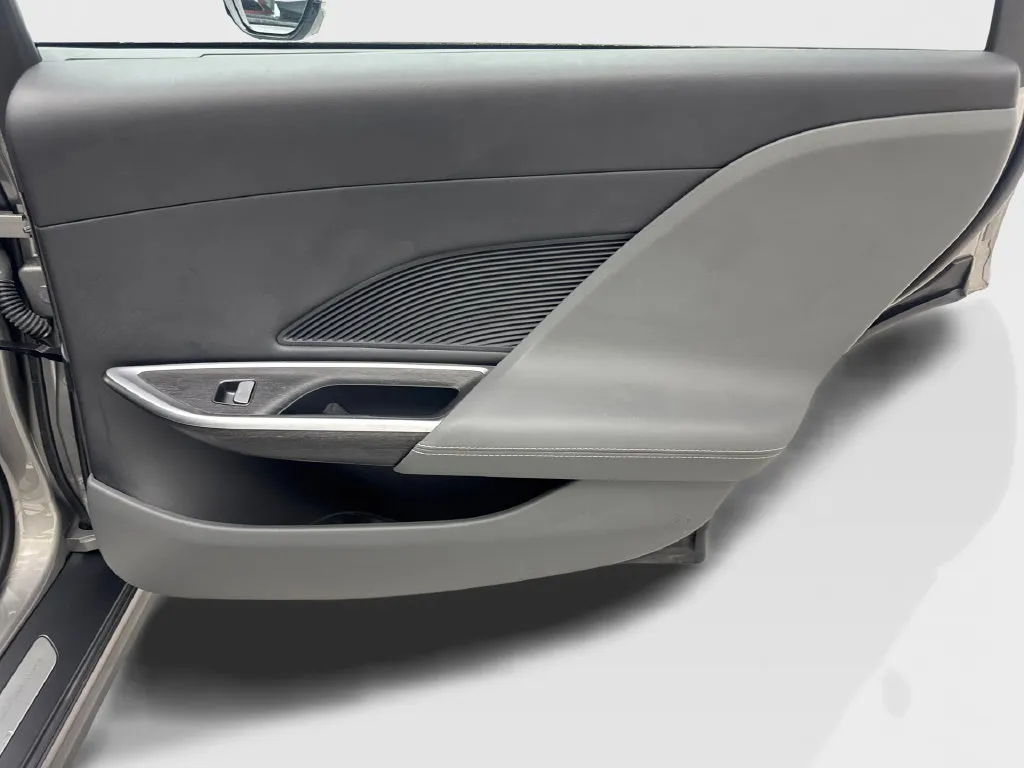 Lucid Air photo 43