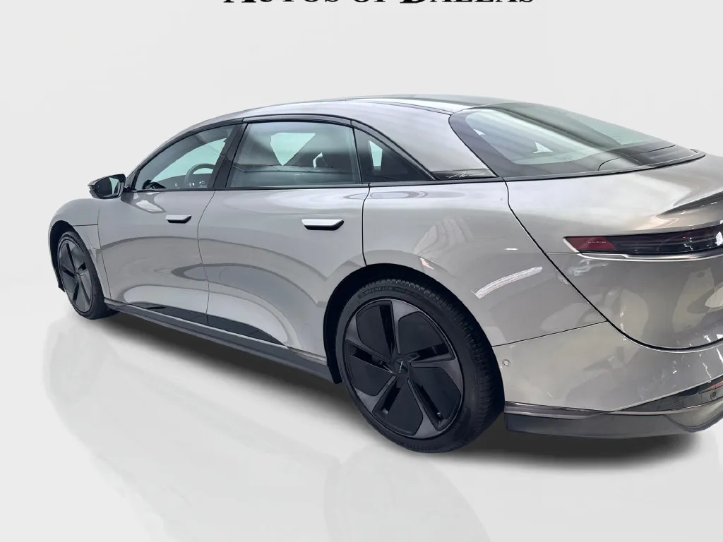 Lucid Air photo 16