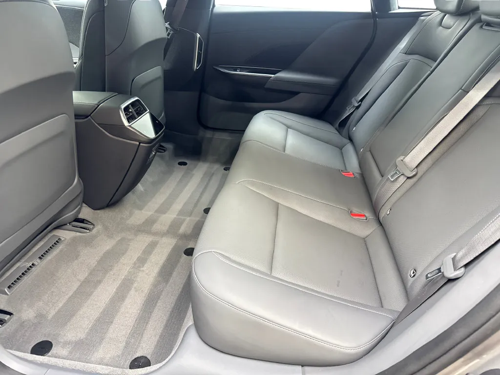 Lucid Air photo 34