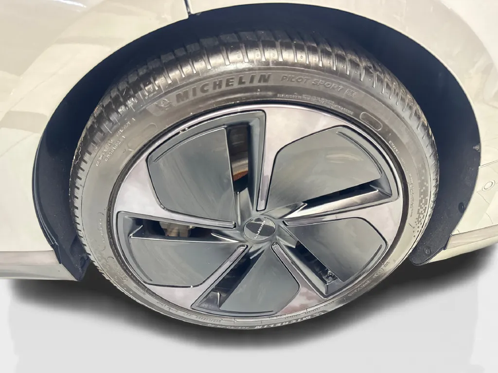 Lucid Air photo 84