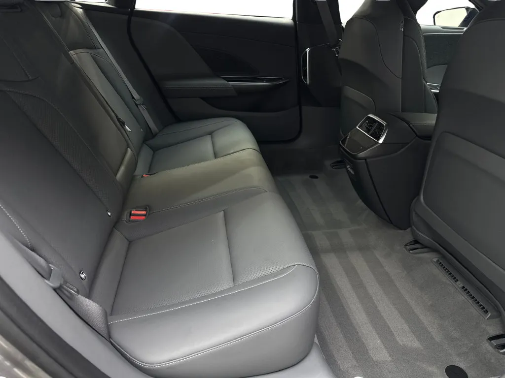 Lucid Air photo 40