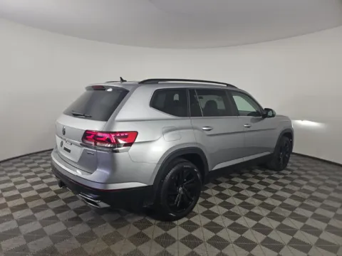 Photos of 2022 Volkswagen Atlas 3.6L V6 SE w/Technology for sale in Irving, TX at Autos of Dallas - Irving
