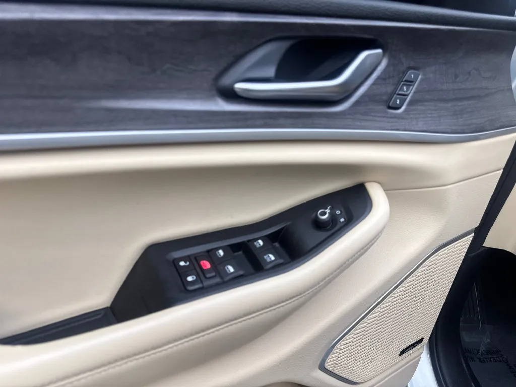Jeep Grand Cherokee L photo 36