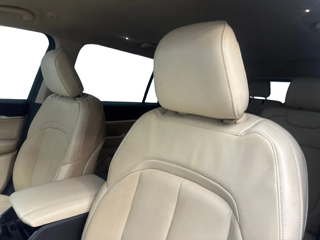 Jeep Grand Cherokee L photo 32
