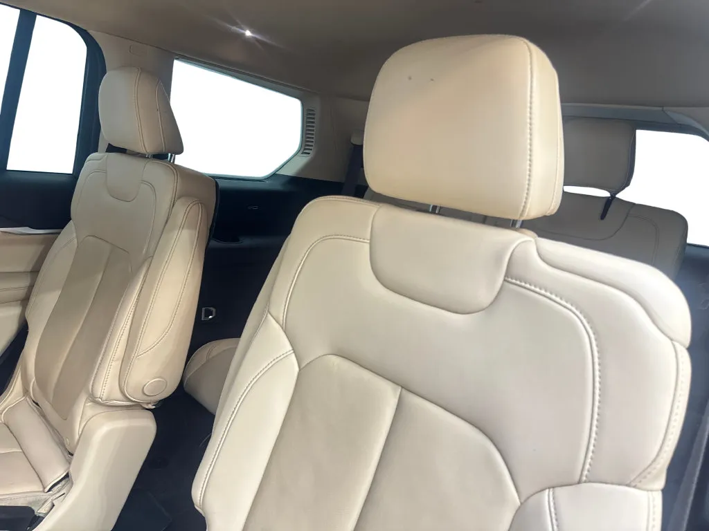 Jeep Grand Cherokee L photo 39