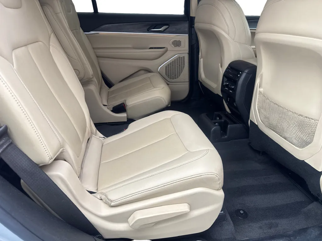 Jeep Grand Cherokee L photo 47