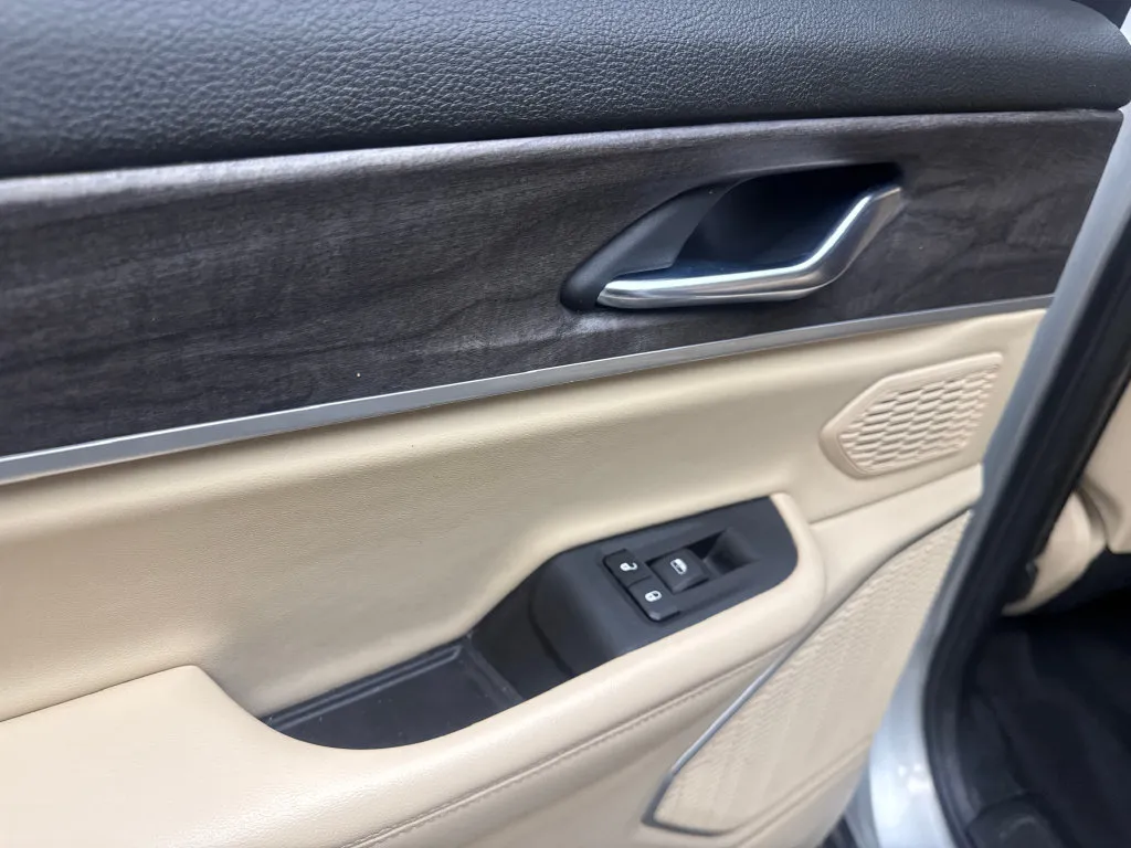 Jeep Grand Cherokee L photo 42
