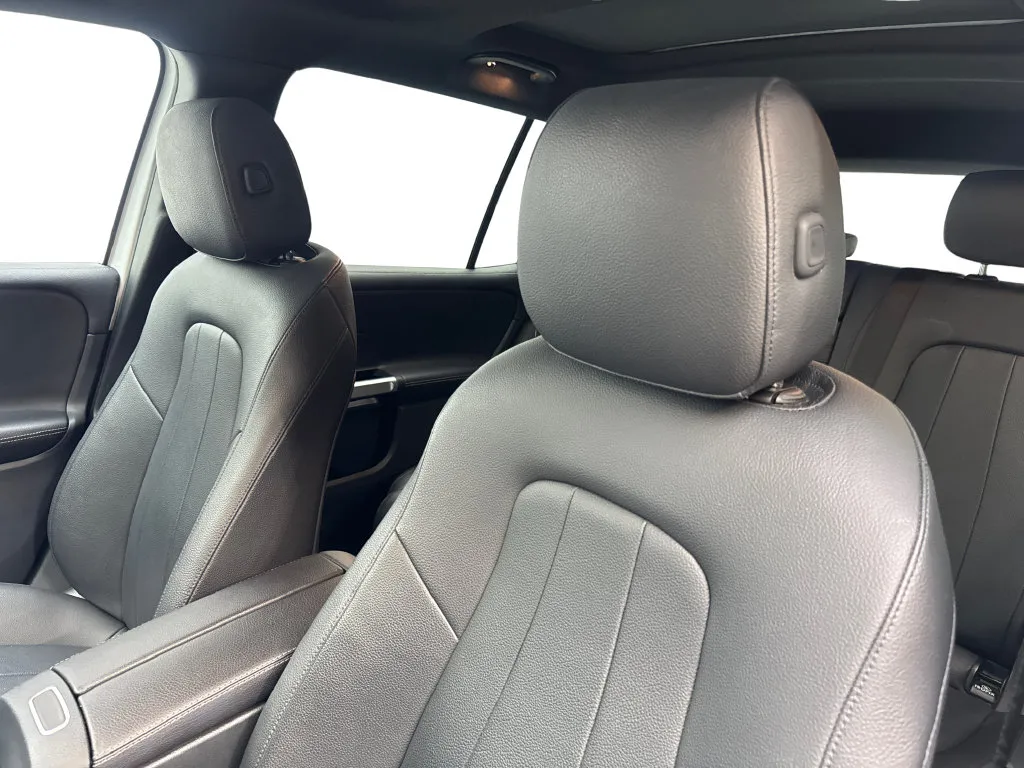 Mercedes-Benz GLB photo 29