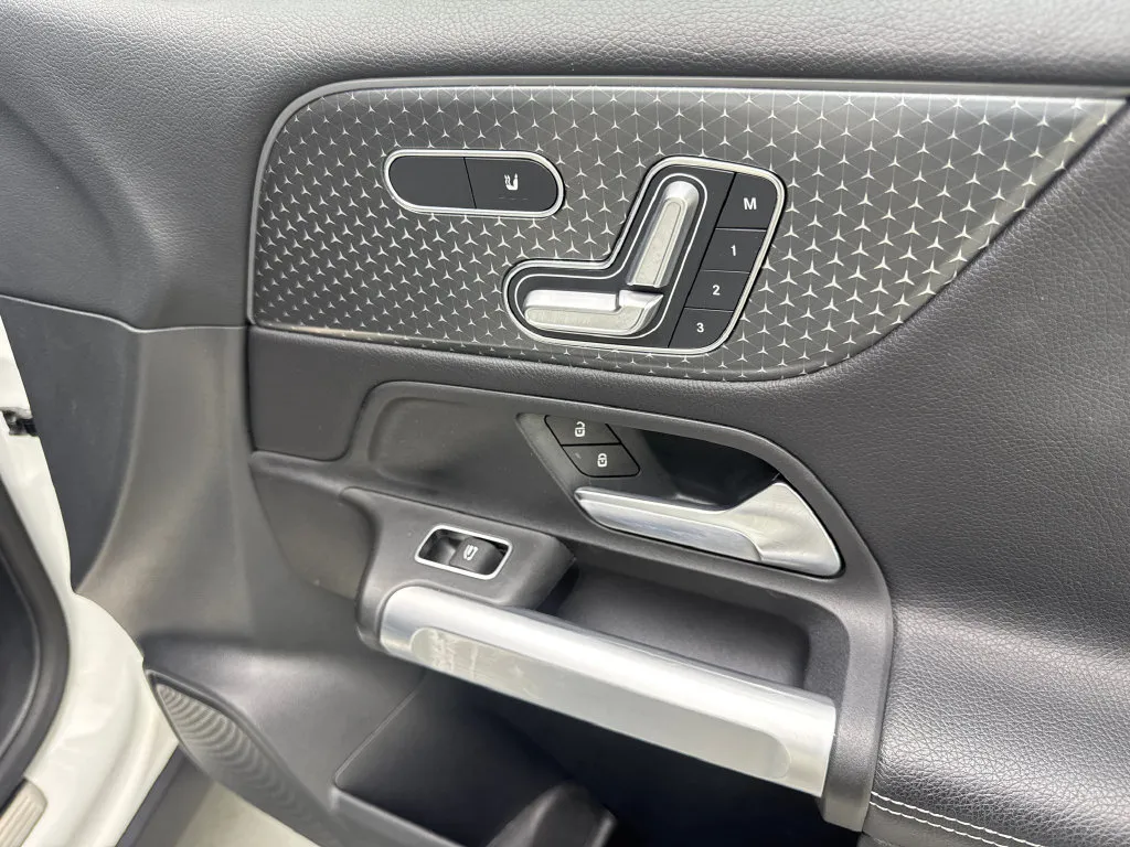Mercedes-Benz GLB photo 49