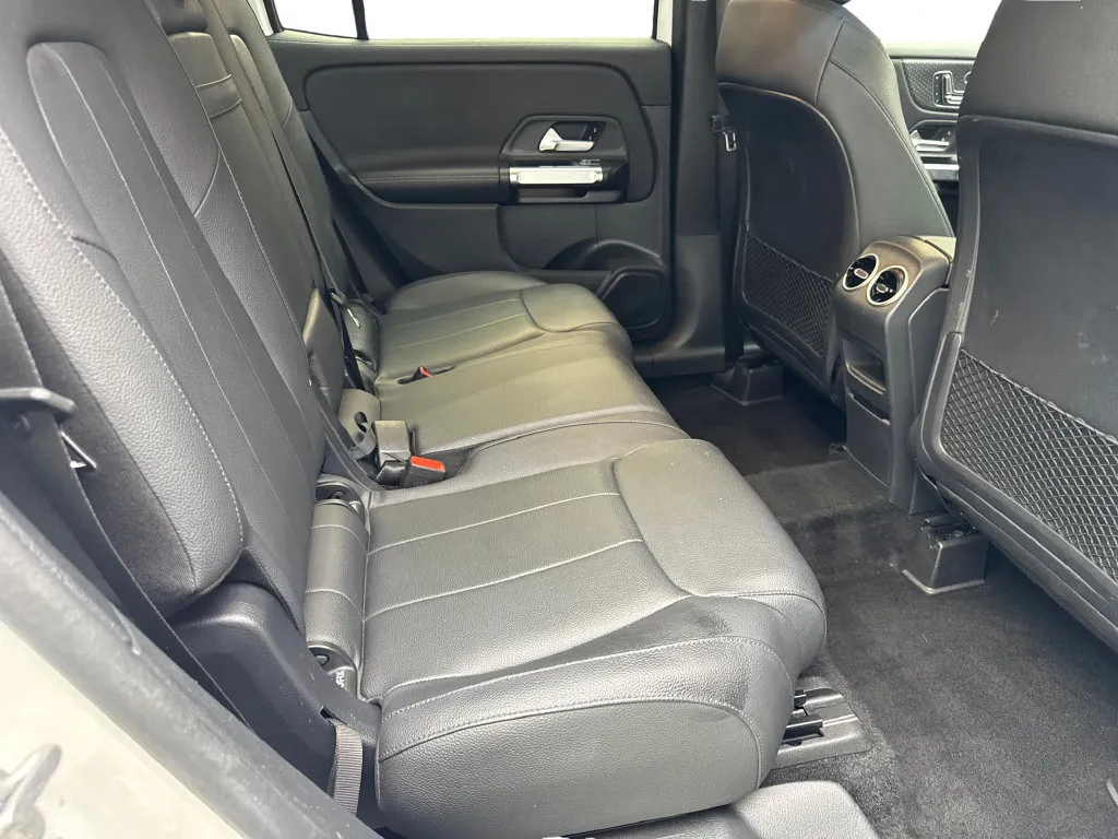 Mercedes-Benz GLB photo 40