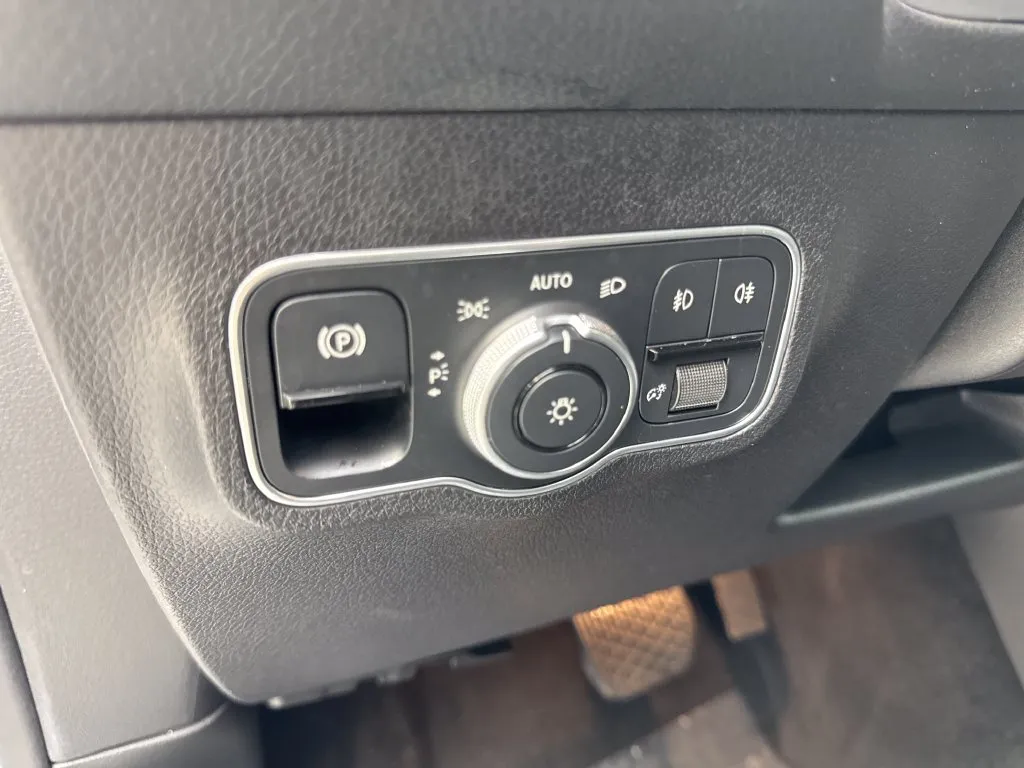 Mercedes-Benz GLB photo 55