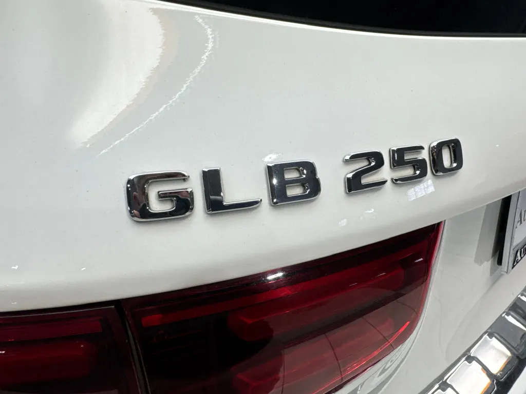 Mercedes-Benz GLB photo 25