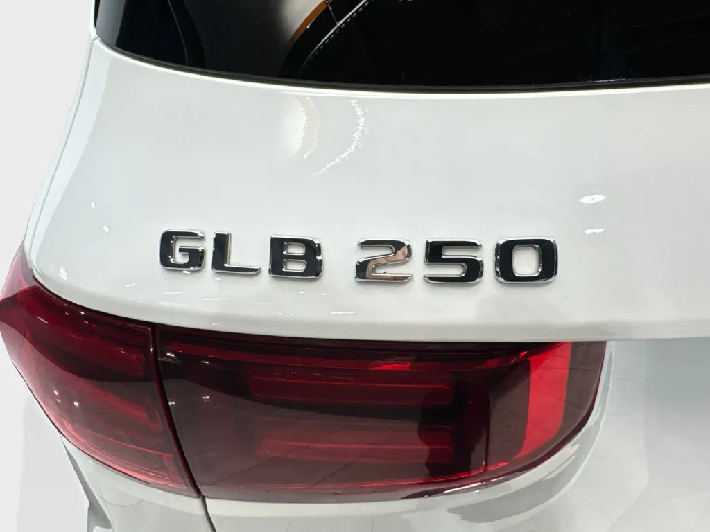 Mercedes-Benz GLB photo 25