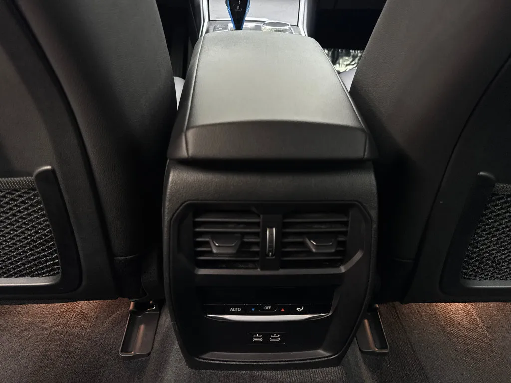 BMW i4 photo 72